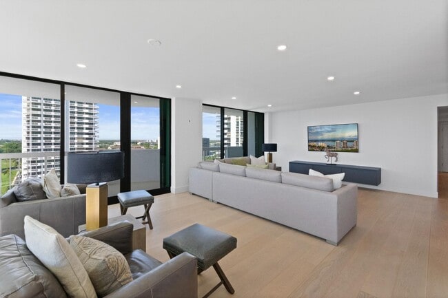 Building Photo - 115 Lakeshore Dr