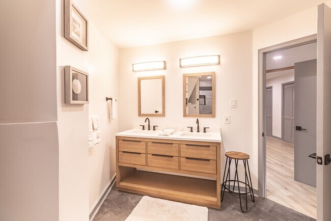 Building Photo - 22814 Verano Dr
