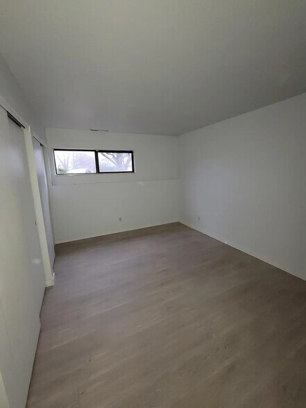 Building Photo - 2127 Melrose Dr