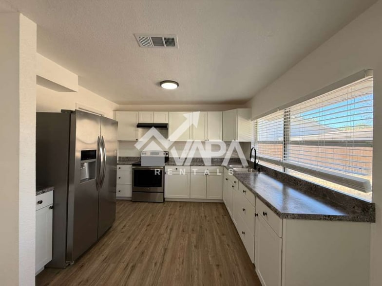 Building Photo - 6615 Cromer