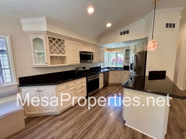 Building Photo - 9754 Willow Wood Dr