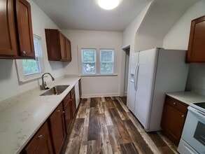 Building Photo - Large 3 Bedroom Home near Iowa State Fairgrounds!