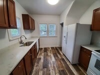 Building Photo - Large 3 Bedroom Home near Iowa State Fairgrounds!