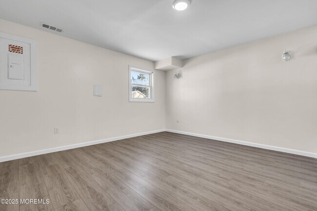 Building Photo - 140 Main Bayway