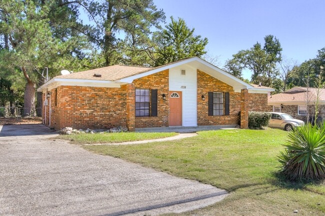 Building Photo - Excellent Newly Renovated Home!
