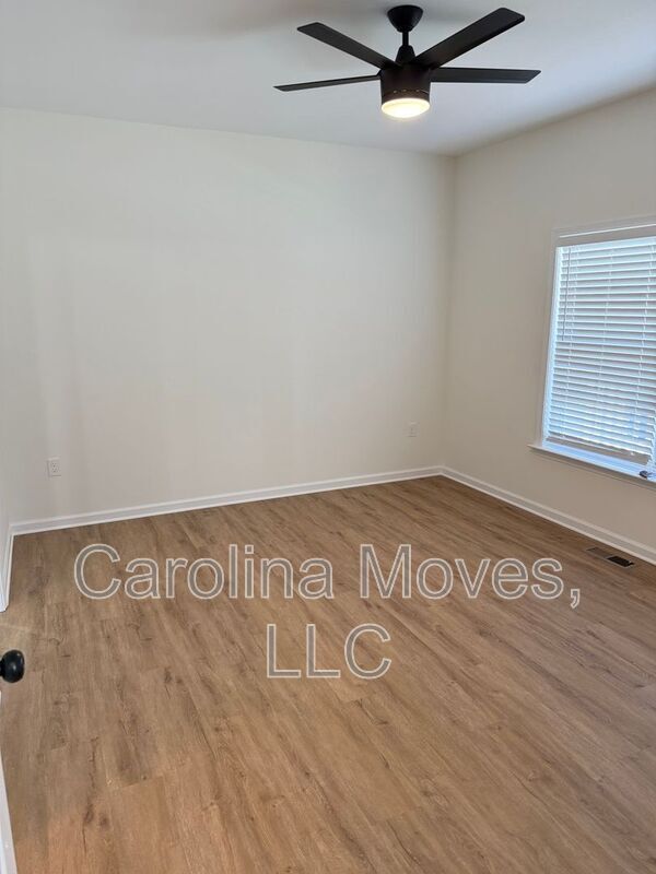 Building Photo - 322 Brown Ave