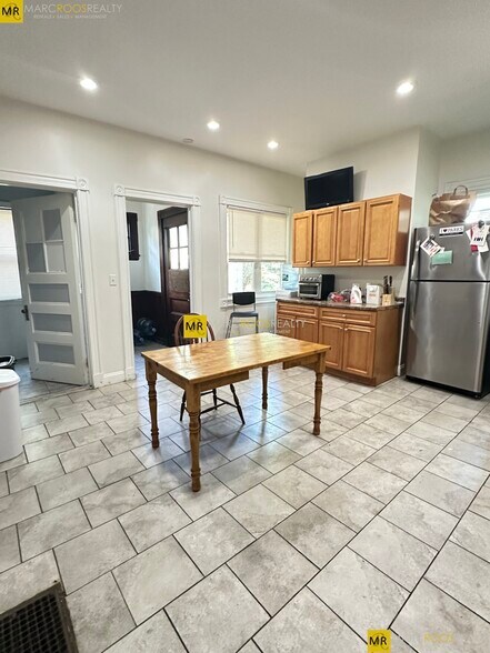 Primary Photo - 40 Orkney Rd