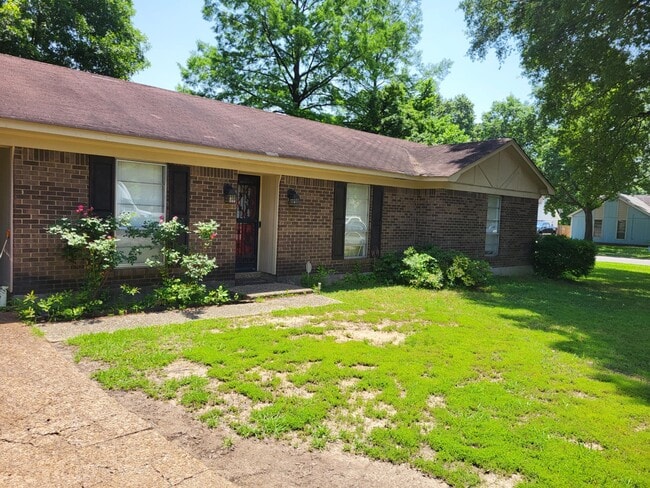 Building Photo - 4136 Raintree Cove