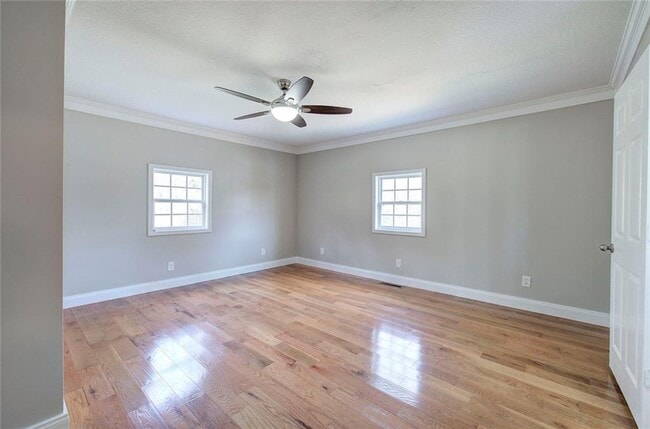 Building Photo - 838 Spring Place Rd NE