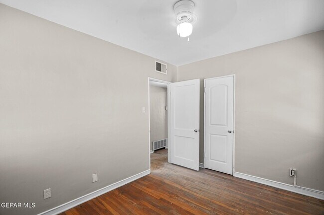 Building Photo - 3125 Van Buren Ave