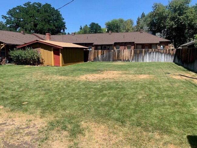 Building Photo - Historic Downtown Bend 1 Bed/1 Bath - NW Florida Ave