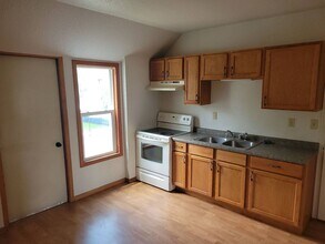 Building Photo - 204 Edwards St