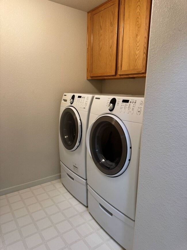 Building Photo - Beautiful Golf Course Home for Rent – Dayton, NV