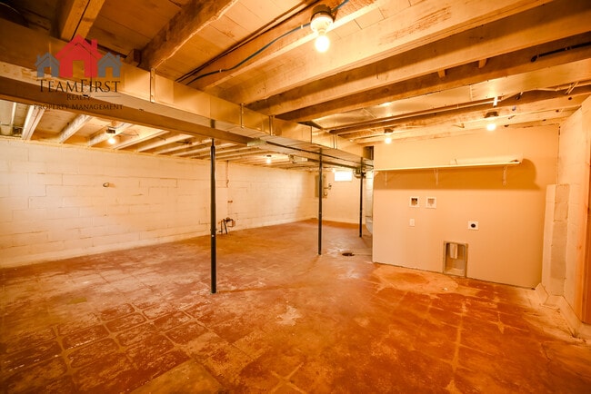 Building Photo - 1547 Harold St
