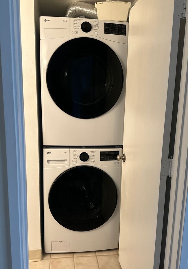 Building Photo - Aloha Towers