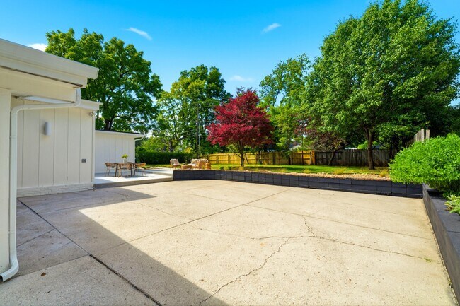 Building Photo - 2276 Johnston Rd