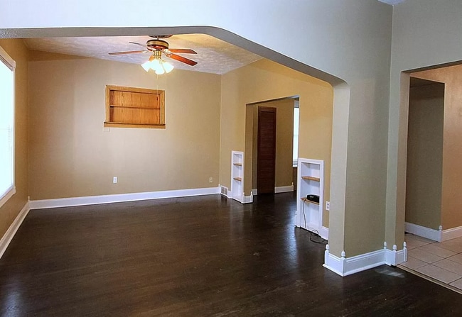 Building Photo - 6547 Bedford Ave