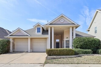 Building Photo - Beautiful house includes oversized covered Front Porch, features 4 Beds, 2 Baths, Study, Gameroom...