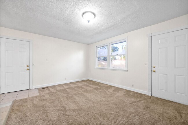 Building Photo - 1509 Nichols Dr