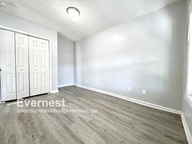 Building Photo - Charming 3-Bedroom, 2-Bathroom Home / Pet-...