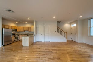 Building Photo - 160 2nd St