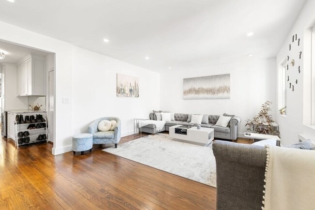 Building Photo - 1490 Beacon St