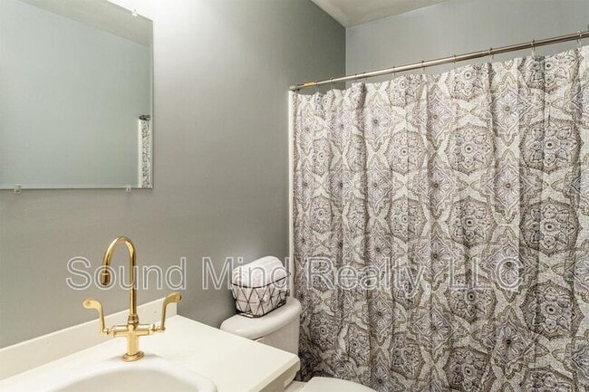 Building Photo - 1012 Windward Psge