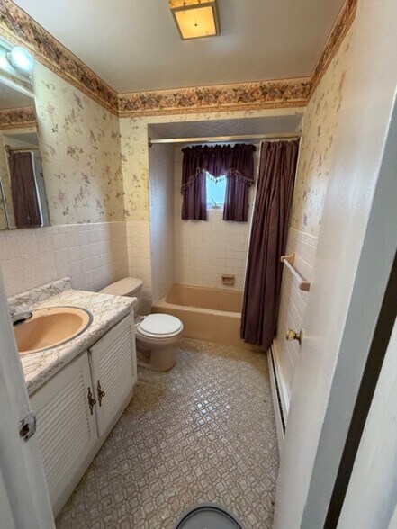 Building Photo - 58 Amherst Ave