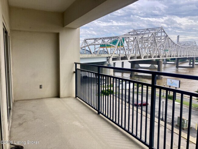 Building Photo - 1 Riverpointe Plaza