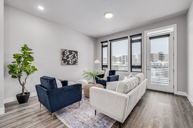 Building Photo - 6618 E Lowry Blvd