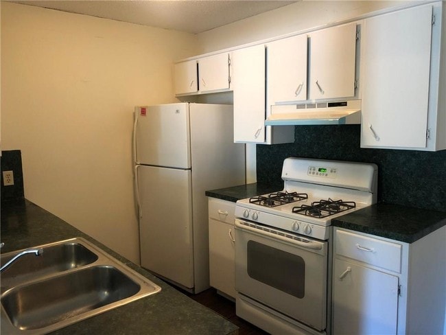 Building Photo - 555 N Betty Jo Dr