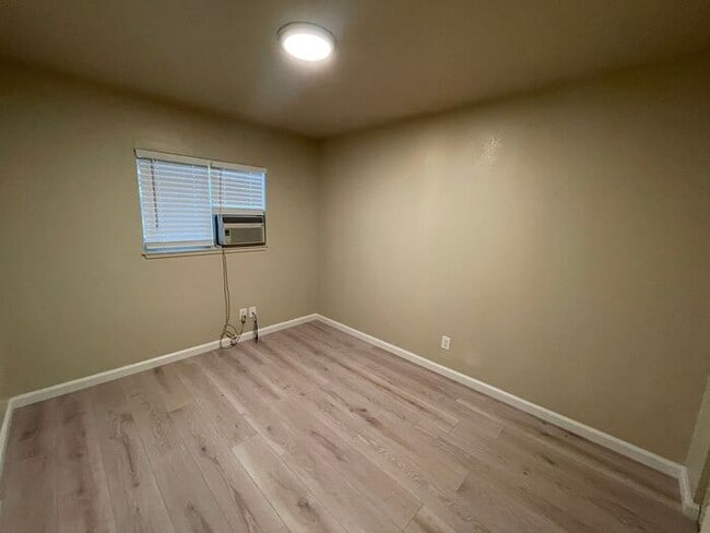 Building Photo - 430 E 8th St