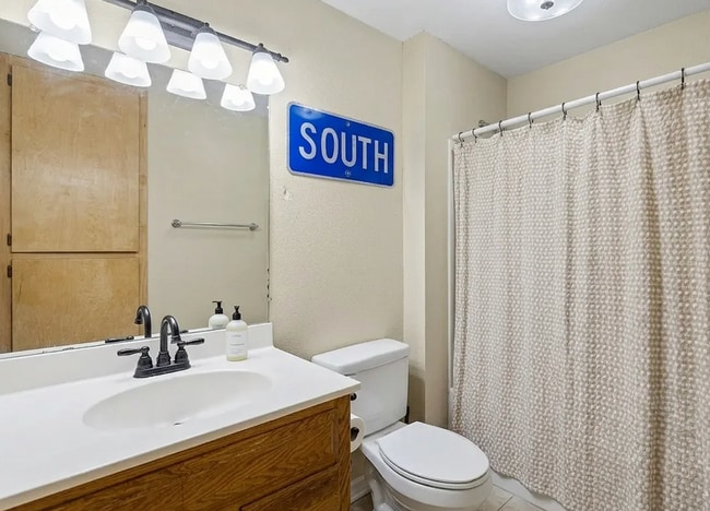 Building Photo - 7 bedroom home 2 min walk from Campus