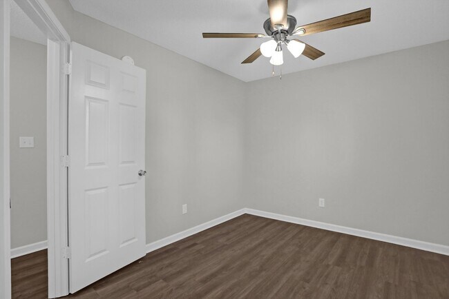 Building Photo - 1676 Joy Cir