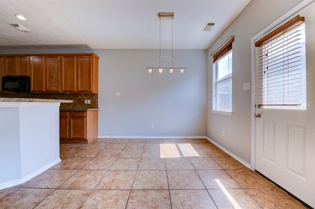 Building Photo - 47 Wickerdale Pl