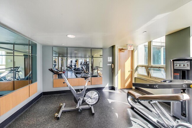 Building Photo - 345 N La Salle Dr