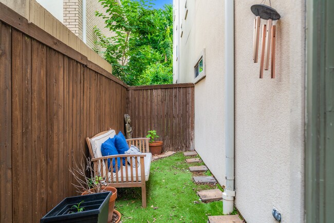 Building Photo - 4003 Wycliff Ave