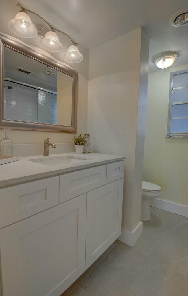 Building Photo - 3810 Via Poinciana