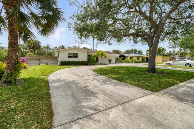 Building Photo - 400 Tequesta Dr