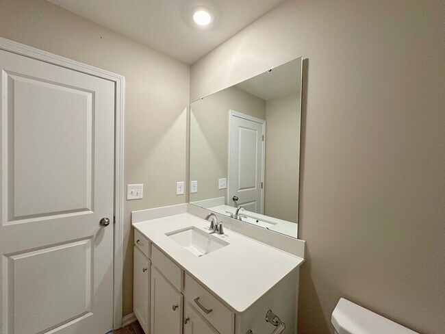Building Photo - Spacious 4BR Home with Private Backyard Oasis
