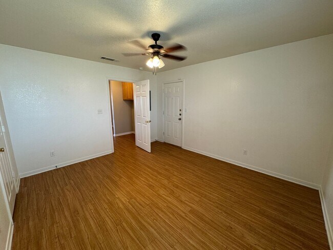 Building Photo - 3805 Ys Pak Ct