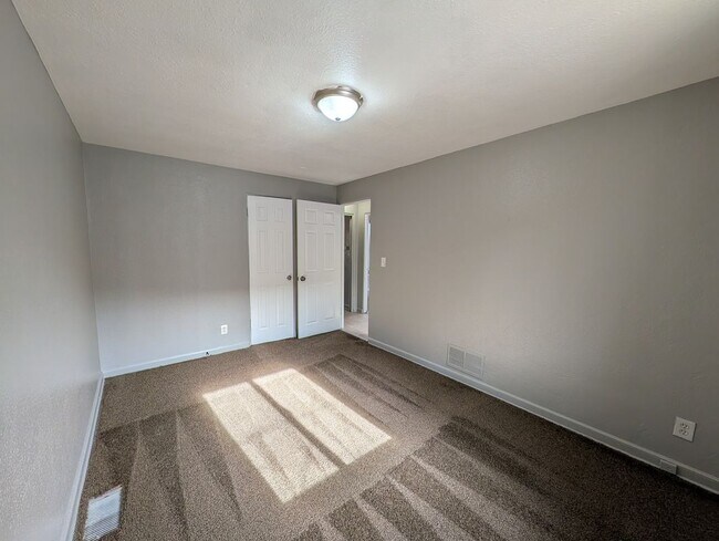 Building Photo - 1310 Moline St