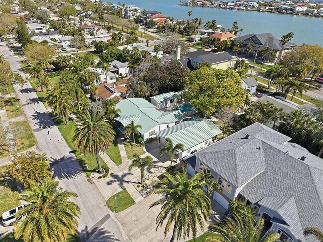 Building Photo - 759 Lantana Ave