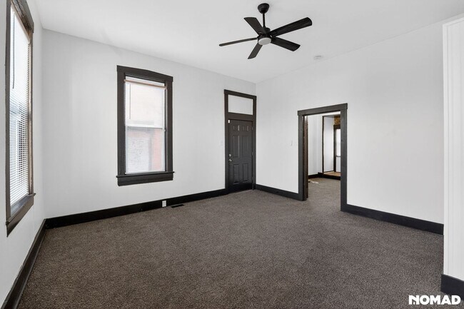 Building Photo - 2 Bedroom Townhome in Saint Louis