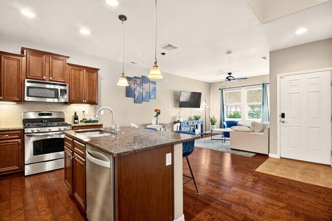 Building Photo - *Charming Gold Hill Mesa Townhome – 2 Bed ...