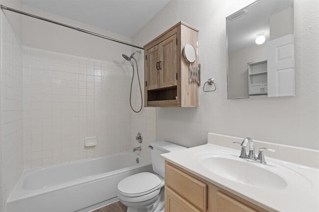 Building Photo - 1512 Curameng Cove