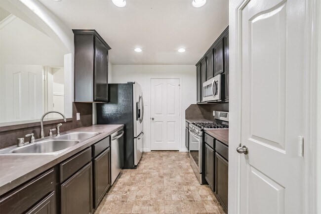 Building Photo - 9334 Valley Tree Ln