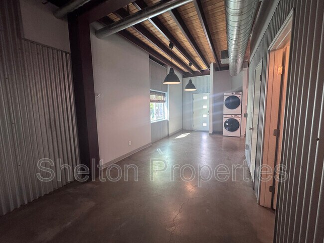 Building Photo - 2121 W Hayward Ave