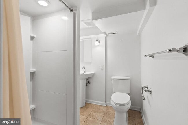 Building Photo - 10512 Warfield St