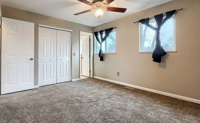Building Photo - Charming & Spacious 5-Bedroom Home! Detach...